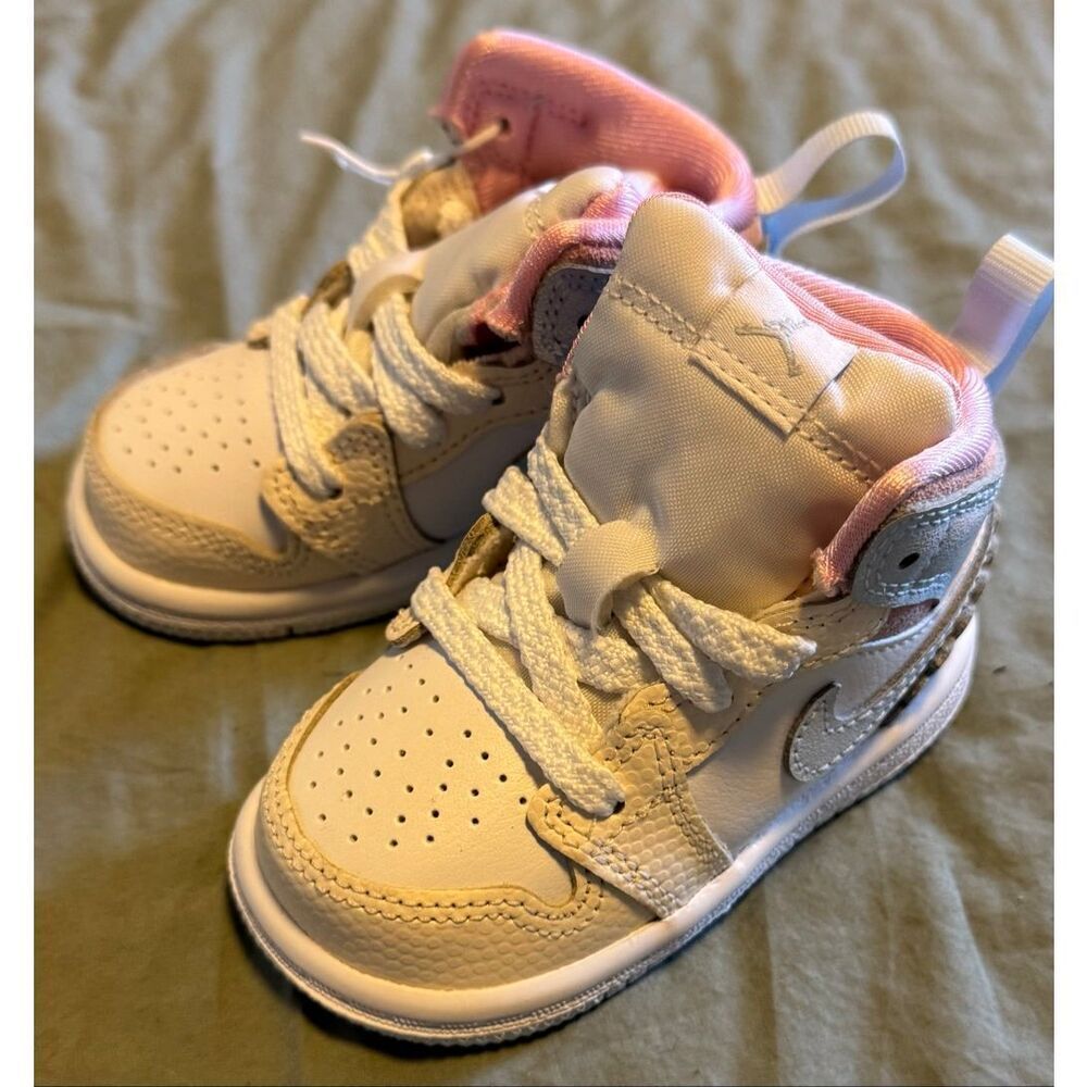 Nike Air Size 4C Jordan 1 Mid SE Love Is In The Air IB7055-403 TD New - Picture 2 of 6